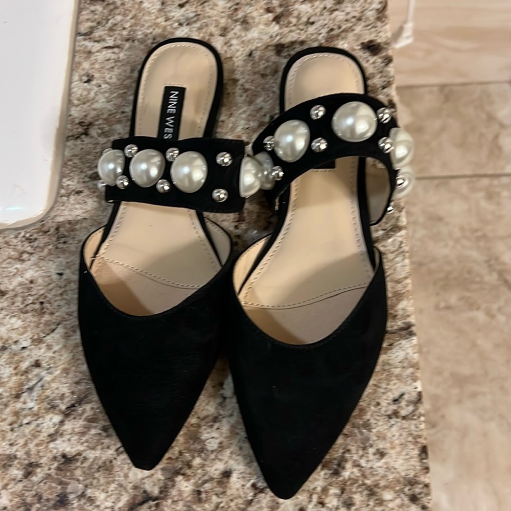 NWOT suede flat shoes